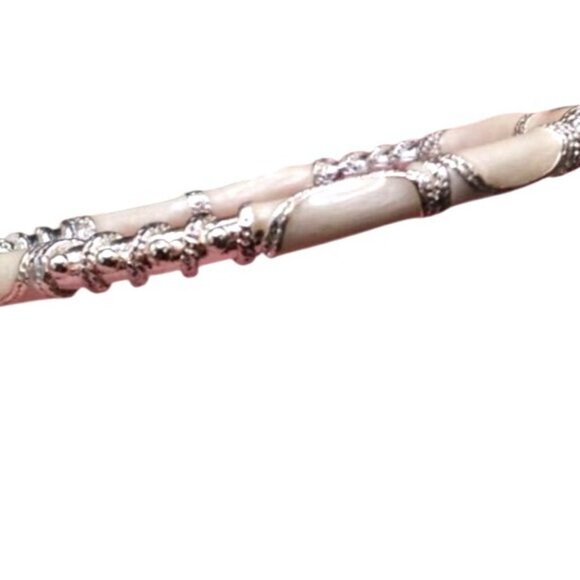 White Enamel Bangles Bracelets With Intricate Gold-Tone & Silver-Tone Filigree - Picture 5 of 8
